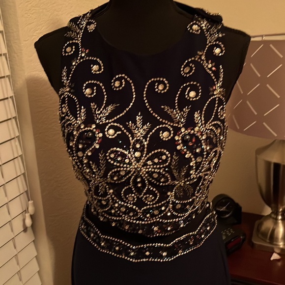 Elegant Camille Dark Blue 2 piece gown with crystals and beads Size 10 - Picture 2 of 9